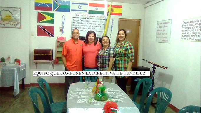 Personas interactuando con tecnología